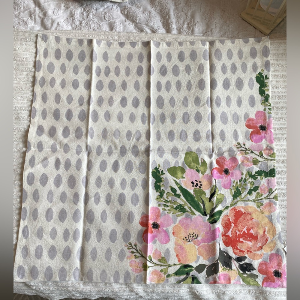 World Market Napkins, 100% Cotton, Floral Print , set of 6 , 3 are NWT, 3 used - Picture 3 of 4
